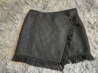Minifalda negra flecos