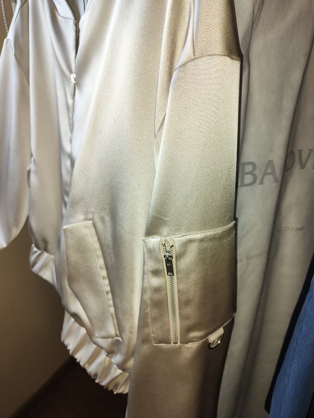 Chaqueta bomber beige dorado clara