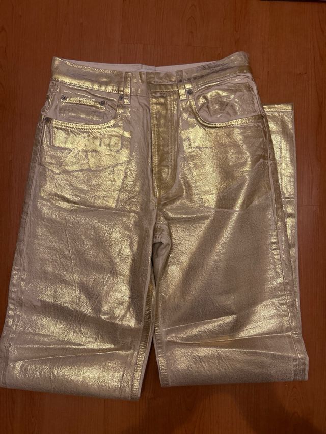 Pantalones dorados