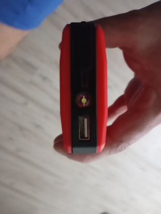 Avviatore di emergenza per auto e moto con luce e 
