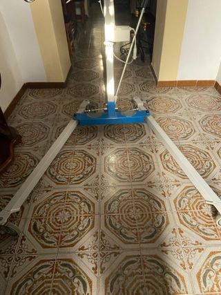 Grúa traslado eléctrica 150 kg con arnés