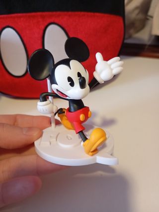 Figuras Mickey Mouse y Cojín Disney