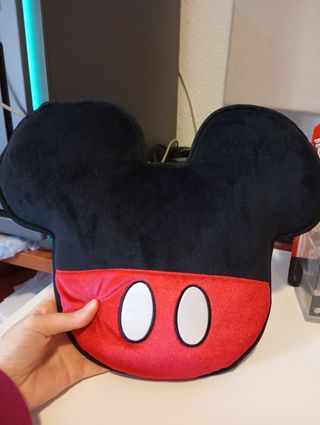 Figuras Mickey Mouse y Cojín Disney