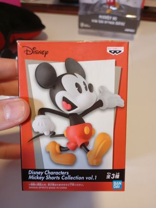 Figuras Mickey Mouse y Cojín Disney