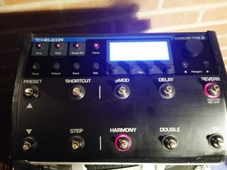 PEDALERA EFECTOS TC HELICON VOICELIVE 2