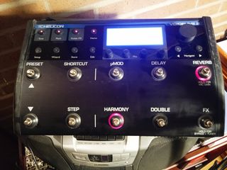 PEDALERA EFECTOS TC HELICON VOICELIVE 2