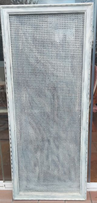 Cabecero de madera y enea