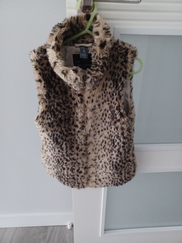Chaleco Zara talla 122cm