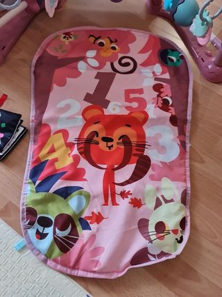 Gimnasio bebé con piano