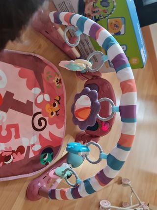 Gimnasio bebé con piano