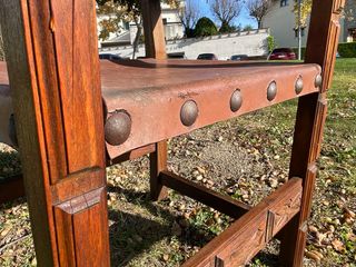 ANTIGUA SILLA FRAILERA DE NOGAL Y CUERO S. XIX