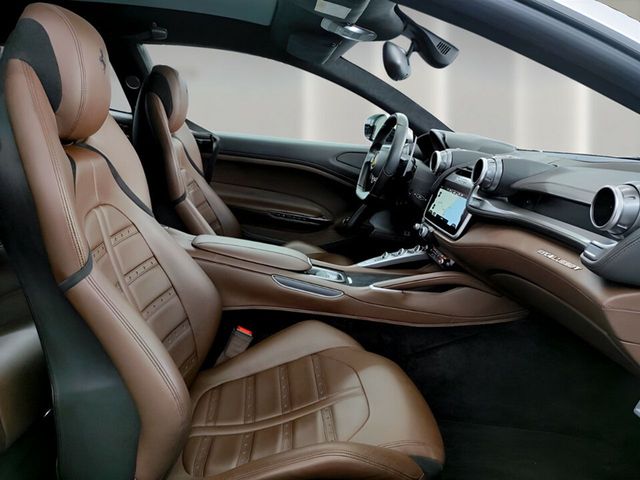 Ferrari GTC4 Lusso T DCT