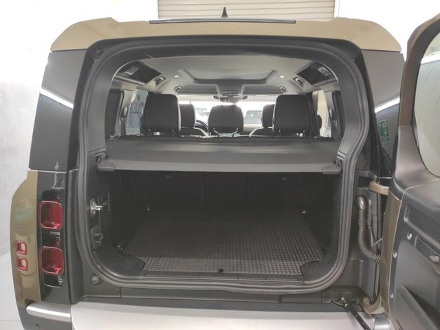 Land-Rover Defender 3.0D I6 250 SE 110 Auto 4WD MHEV