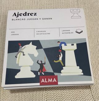 Ajedrez. Blancas juegan y ganan