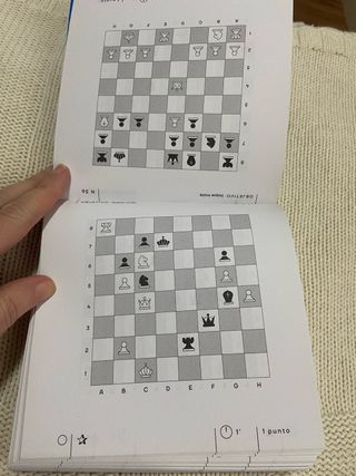 Ajedrez. Blancas juegan y ganan