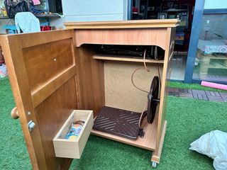 Máquina de coser Hexagon con mueble