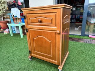 Máquina de coser Hexagon con mueble