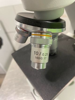 MICROSCOPIO MONOCULAR