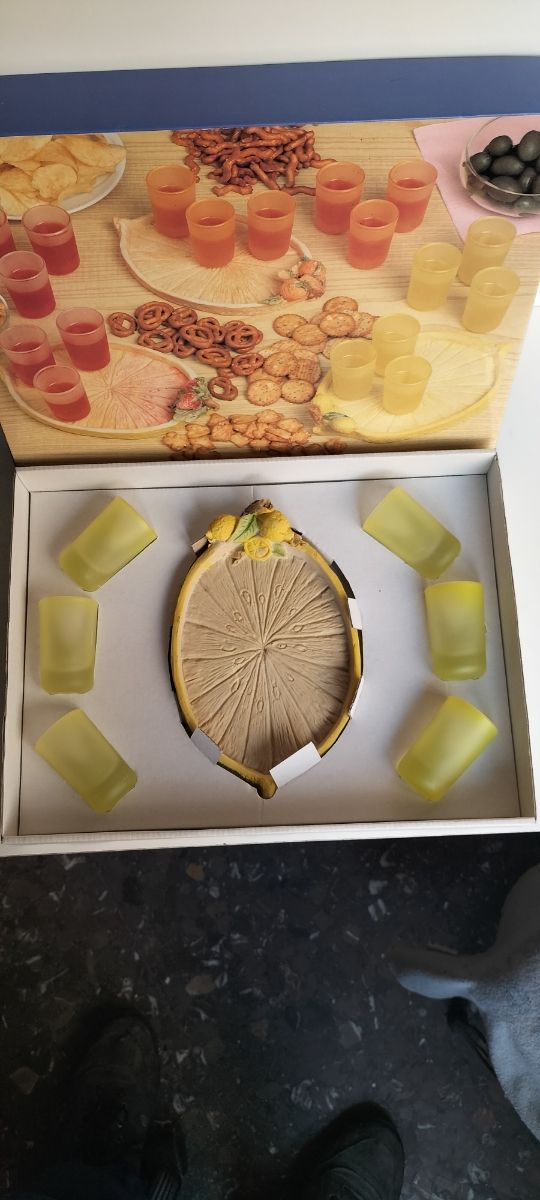 Bandeja con 6 vasos de chupitos nuevos