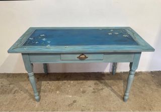 Mesa antigua pintada