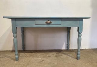 Mesa antigua pintada