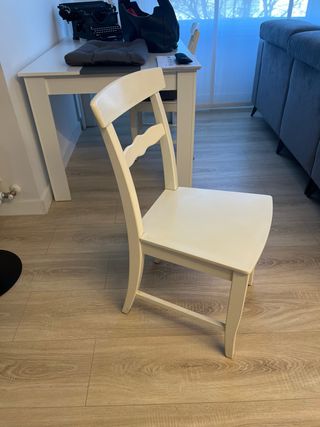 Silla blanca madera