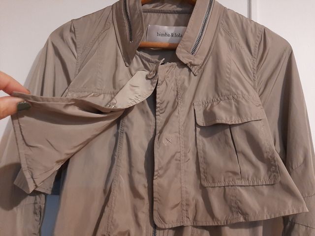 Gabardina fina gris de Bimba y Lola