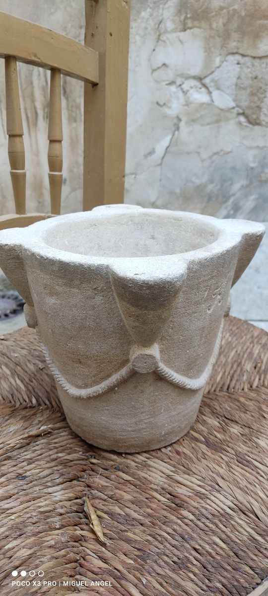 Antiguo Mortero piedra tallado a mano