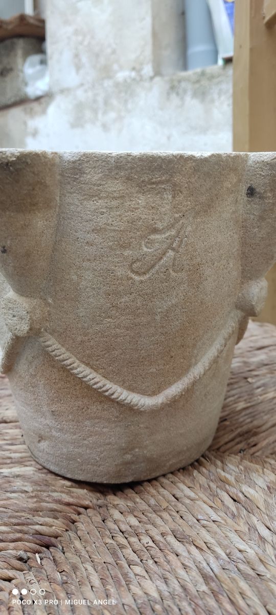 Antiguo Mortero piedra tallado a mano