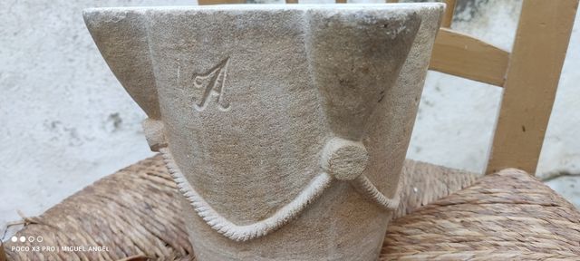 Antiguo Mortero piedra tallado a mano