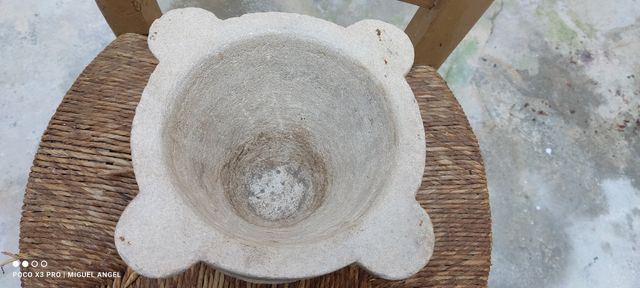 Antiguo Mortero piedra tallado a mano