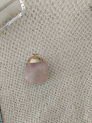 Pendente in quarzo rosa