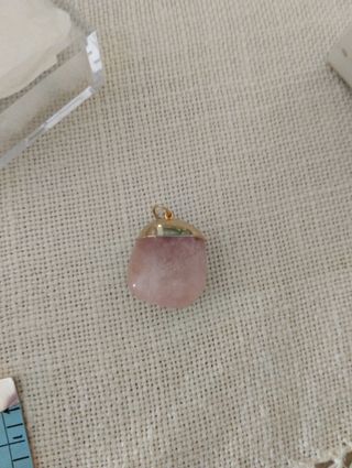Pendente in quarzo rosa