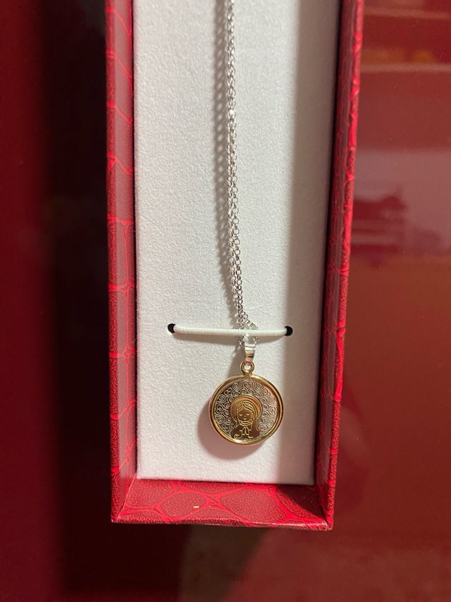 Cadena y medalla de niña