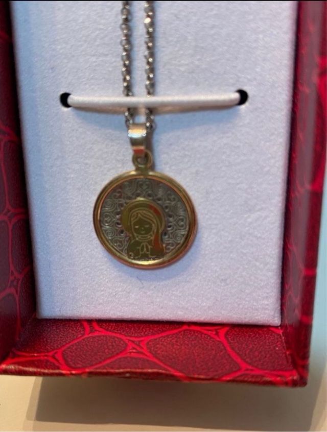Cadena y medalla de niña