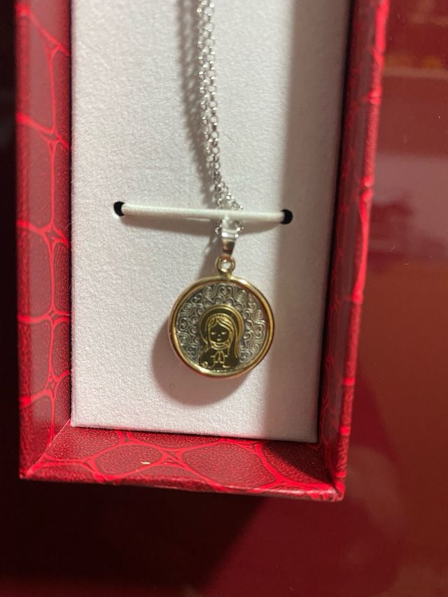Cadena y medalla de niña