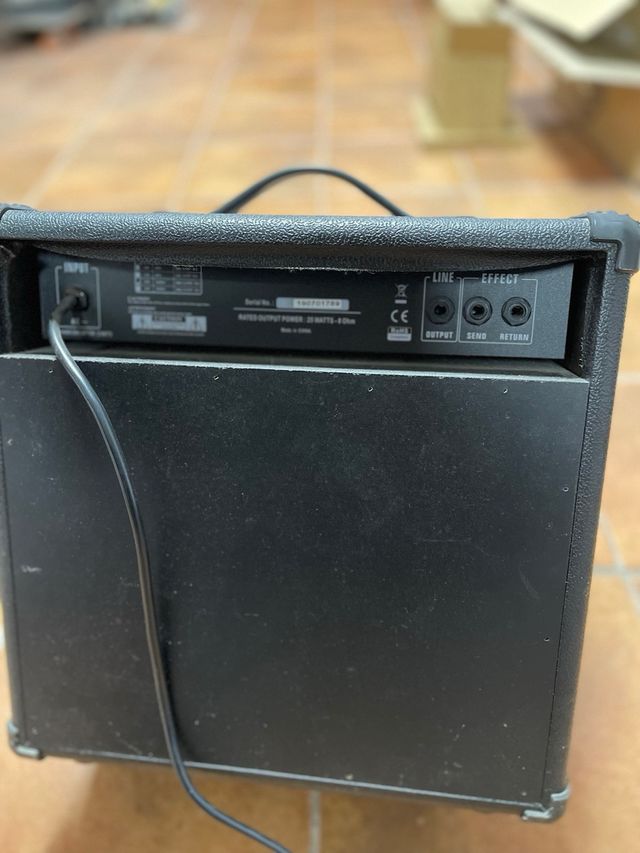 Amplificador de bajo electrico 25W