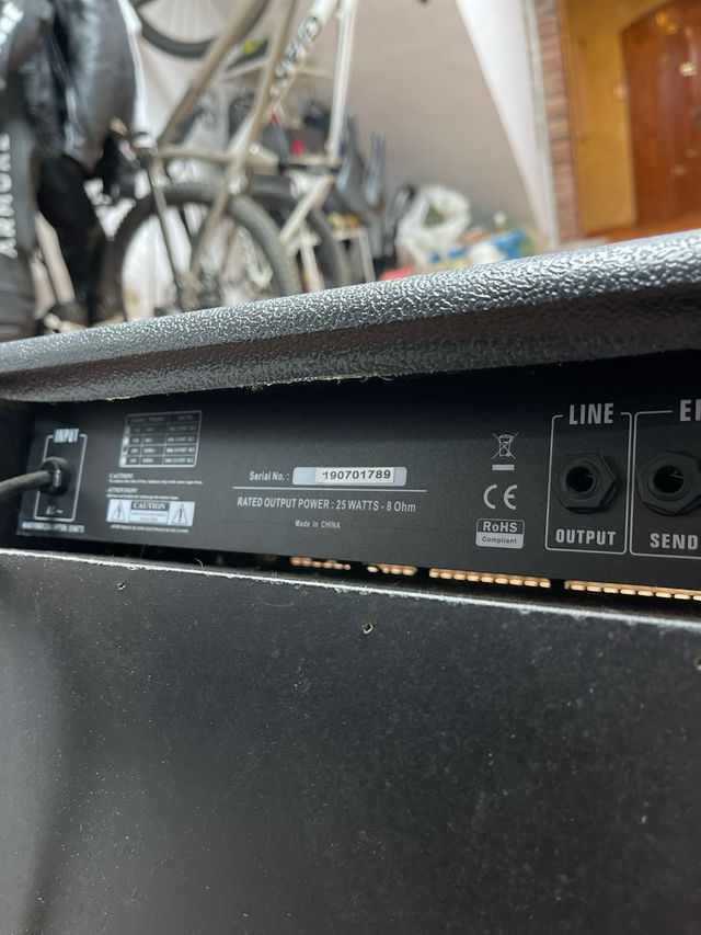 Amplificador de bajo electrico 25W