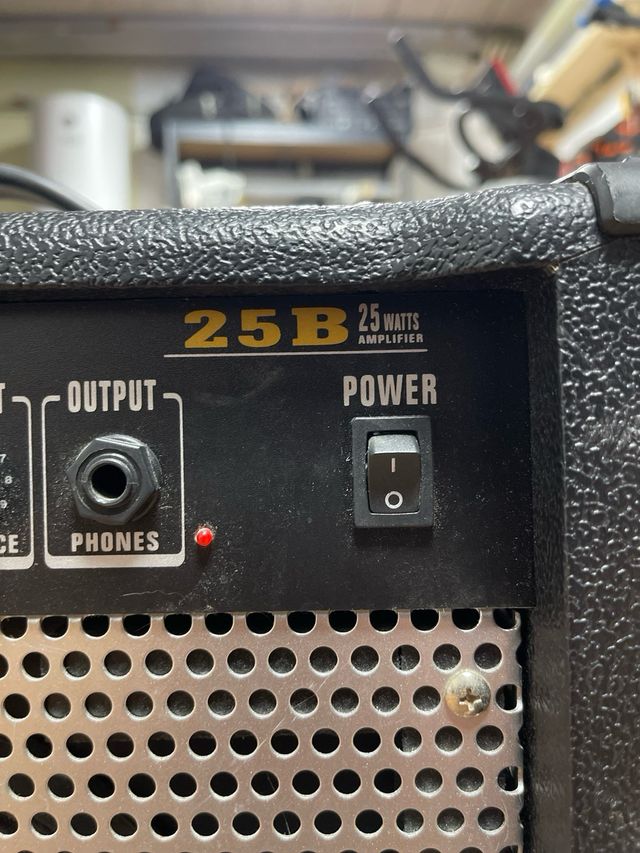 Amplificador de bajo electrico 25W
