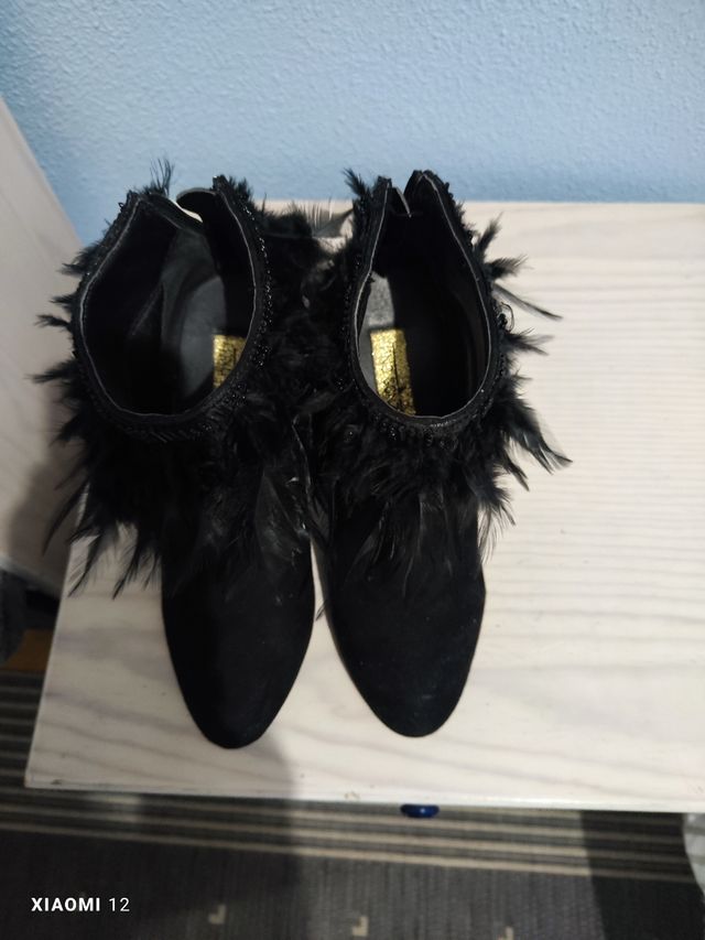 Botines con plumas