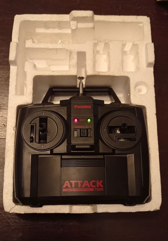 Emisor Futaba Attack 2DR AM27