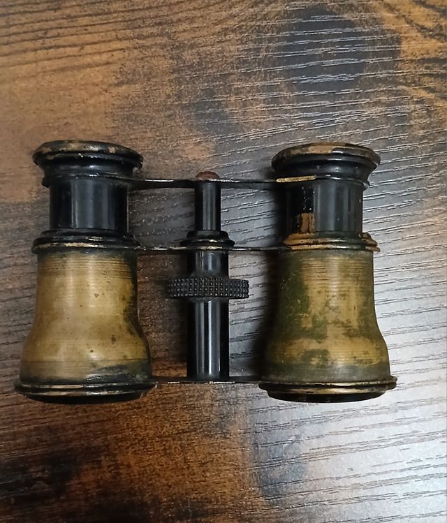 Binocolo da teatro in ottone vintage