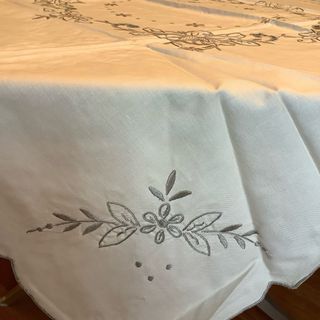 Tovaglia da te’ ricamo a mano Italiano 