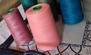 Bobine di filato poliestere  per tagliaecuci 