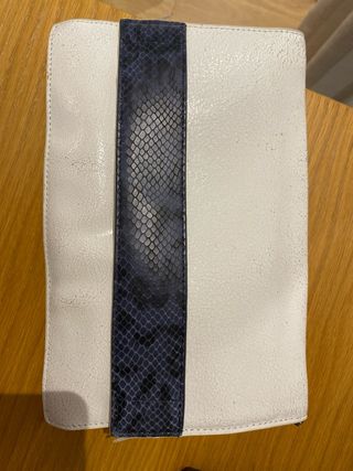 Elegante cartera mano piel Zara
