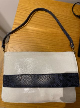 Elegante cartera mano piel Zara