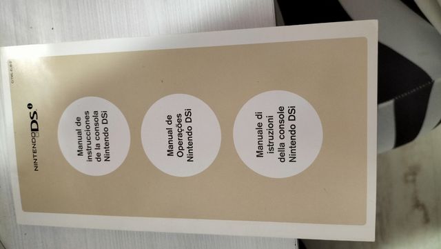 Nintendo DSi + juegos + lápiz