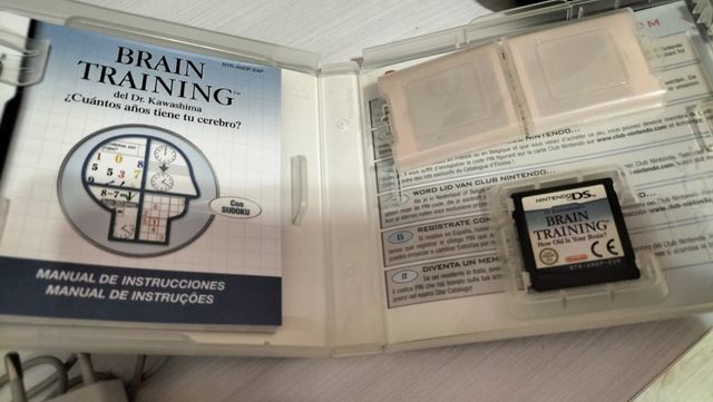 Nintendo DSi + juegos + lápiz