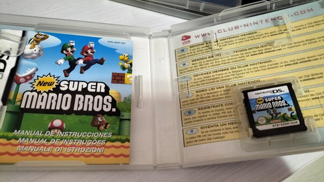 Nintendo DSi + juegos + lápiz