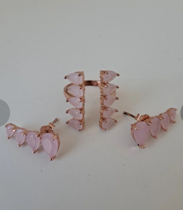 Conjunto anillo y pendientes trepadores
